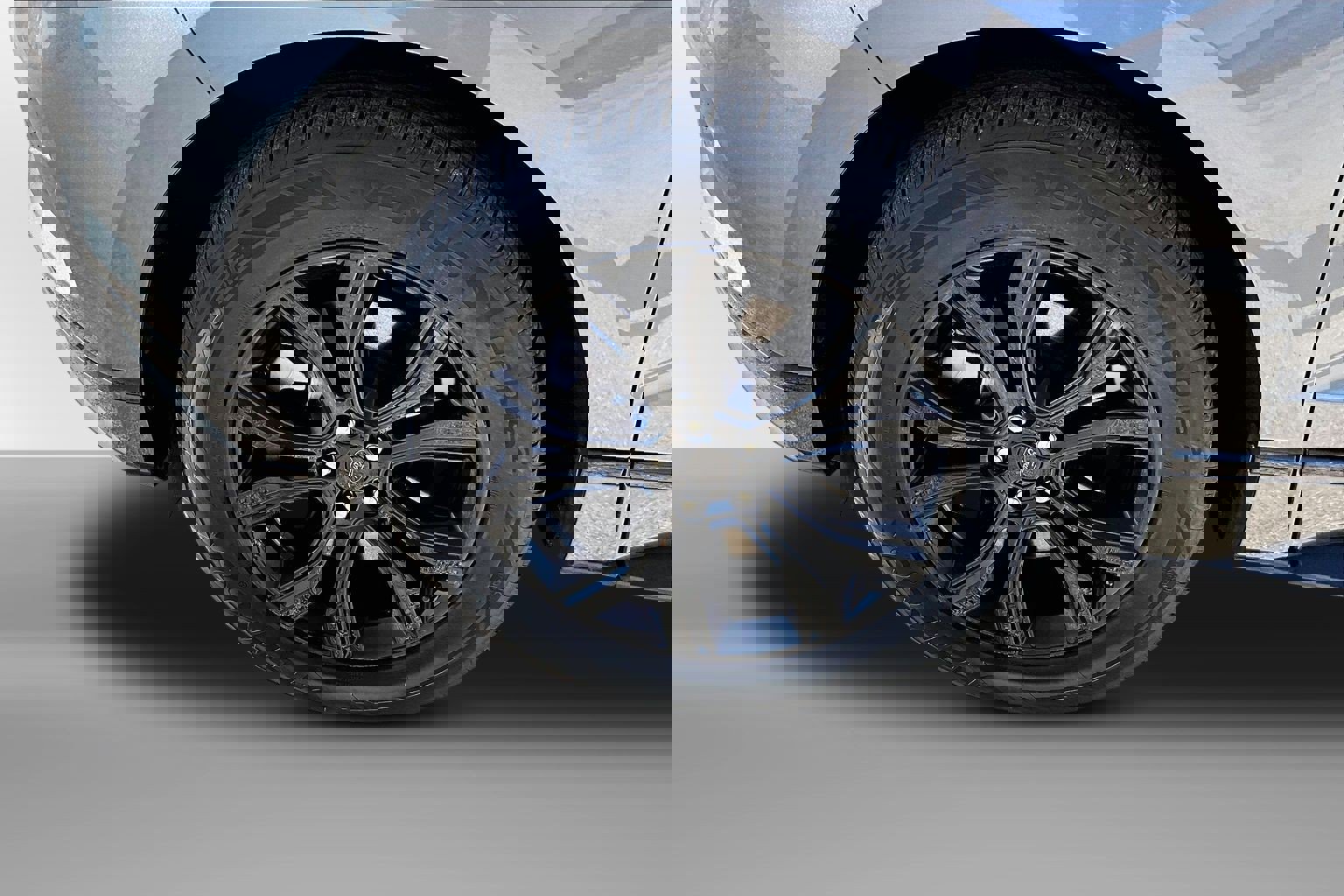 Used 2024 Ford Edge SE w/ Black Appearance Package image 2