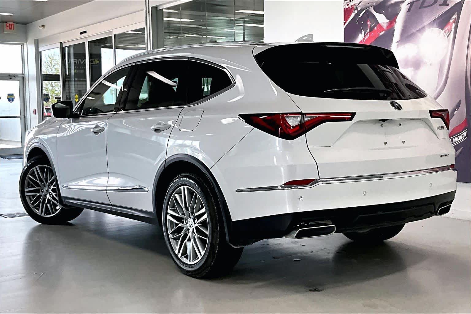 Used 2023 Acura MDX SH-AWD w/ Advance Package image 4