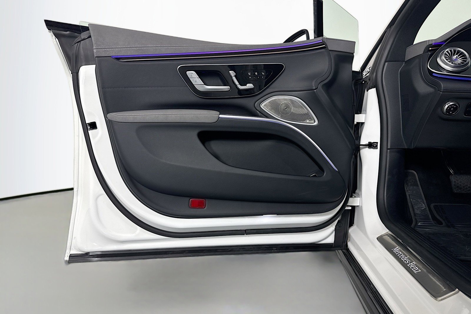 Certified 2023 Mercedes-Benz EQS 580 4MATIC Sedan image 21