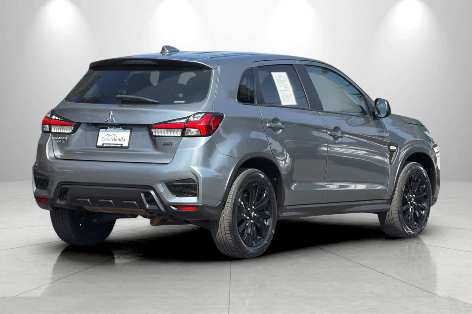 Used 2025 Mitsubishi Outlander Sport LE AWD/4WD image 2