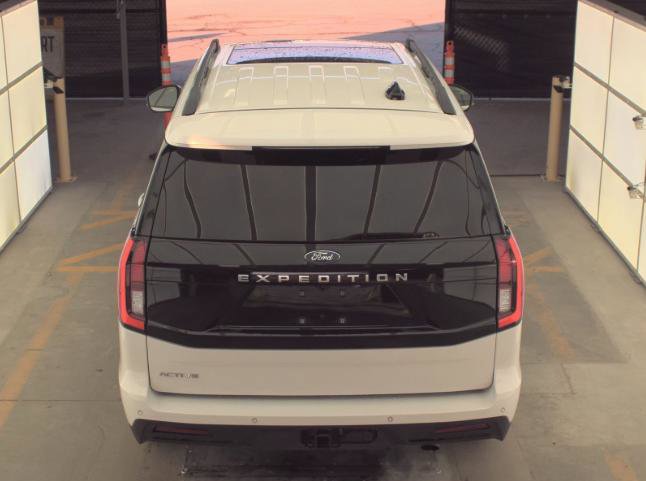 Certified 2025 Ford Expedition Active image 4