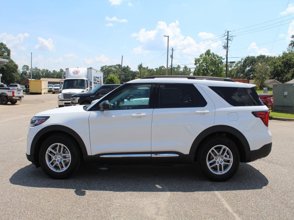 New 2025 Ford Explorer Active w/ Active Comfort Package image 3