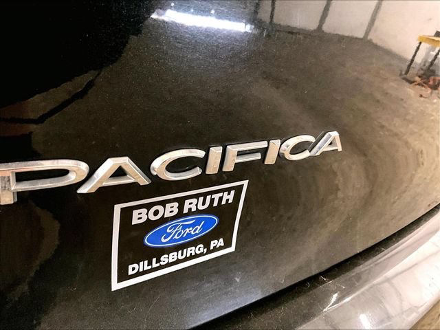 Used 2017 Chrysler Pacifica Touring w/ Tire & Wheel Group FWD image 13