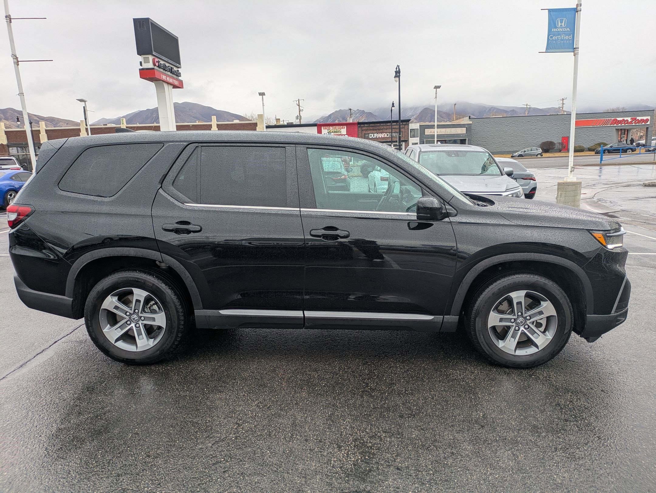 Used 2025 Honda Pilot EX-L image 2