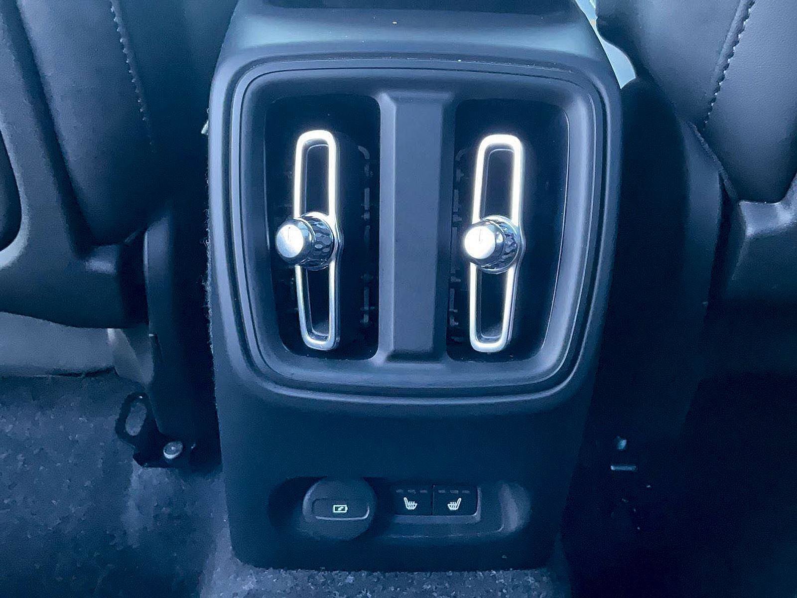 Used 2021 Volvo XC40 P8 Recharge w/ Advanced Package image 14