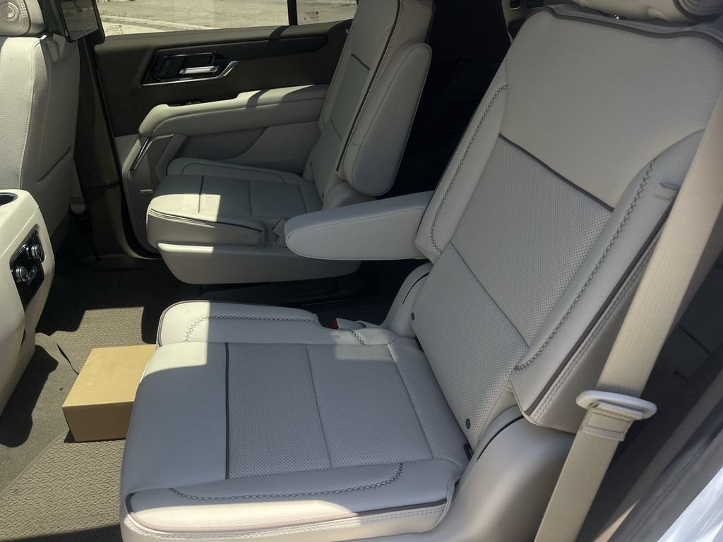 New 2026 GMC Yukon Denali w/ Denali Reserve Package AWD/4WD image 25