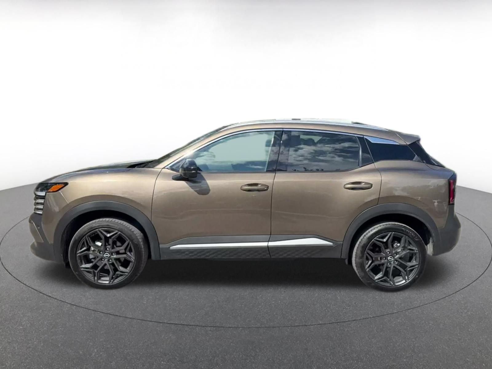 Used 2026 Nissan Kicks SR FWD image 8