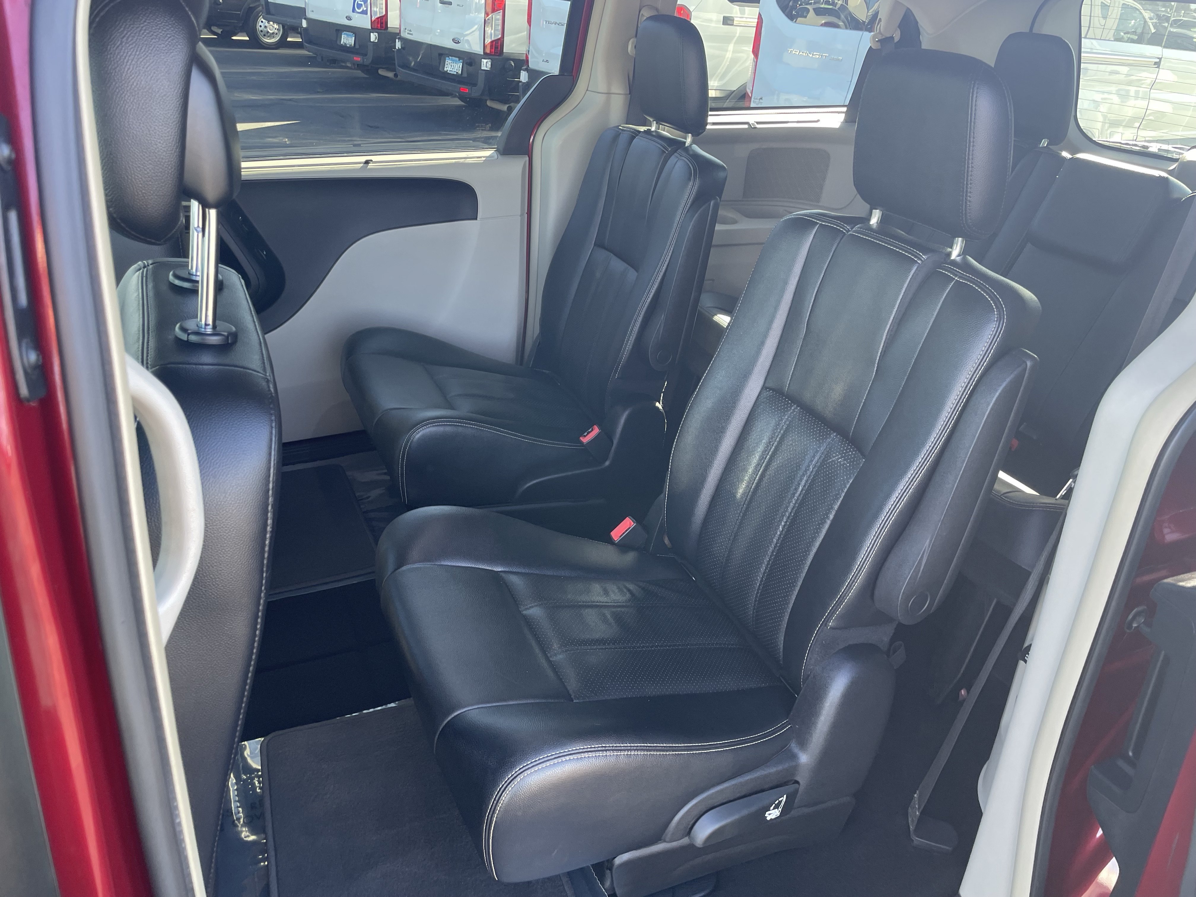 Used 2015 Chrysler Town & Country Touring-L w/ Driver Convenience Group FWD image 25