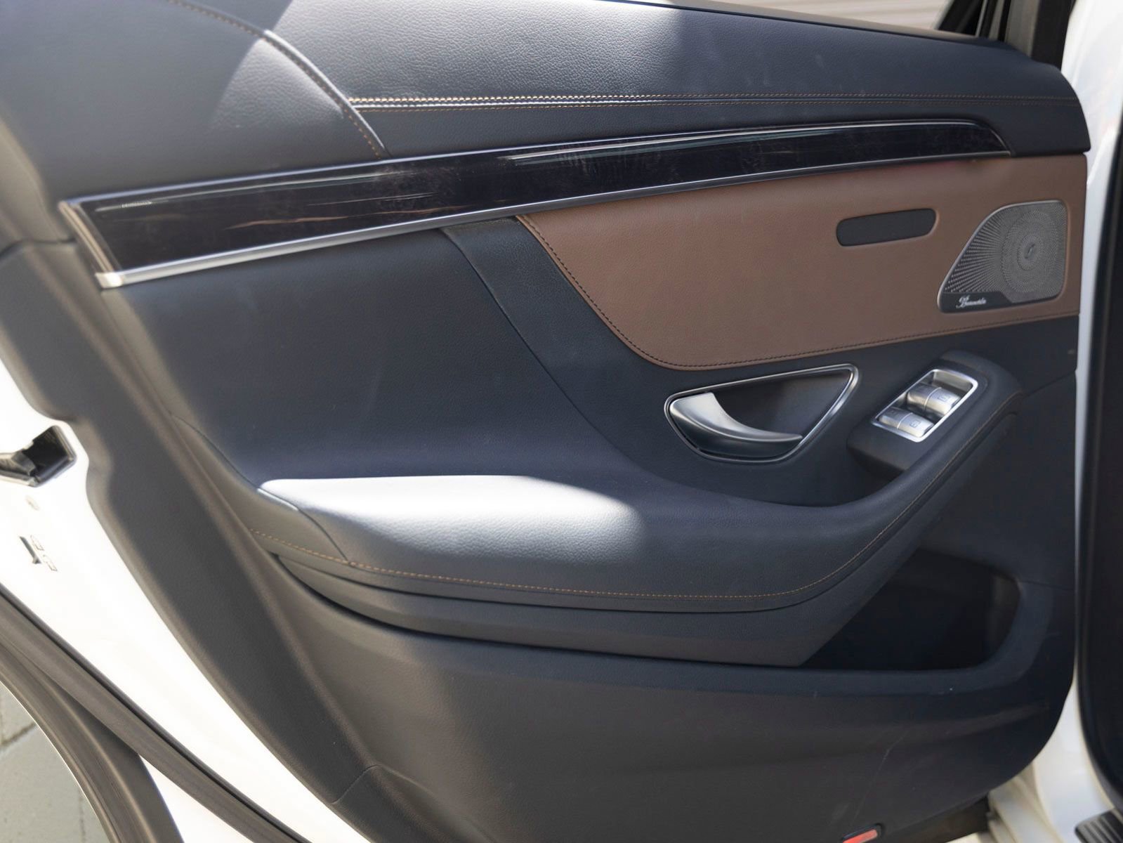 Used 2017 Mercedes-Benz S 550 Sedan image 18