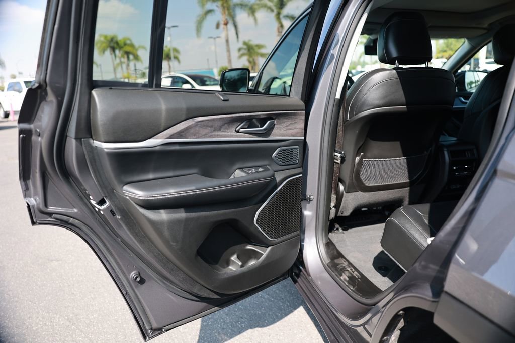 Used 2024 Jeep Grand Cherokee Limited 4xe w/ Luxury Tech Group II image 35