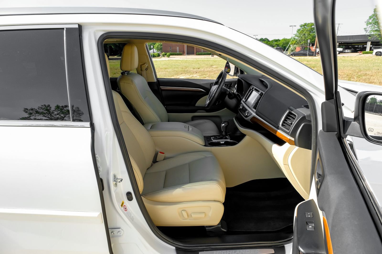 Used 2019 Toyota Highlander Limited FWD image 38
