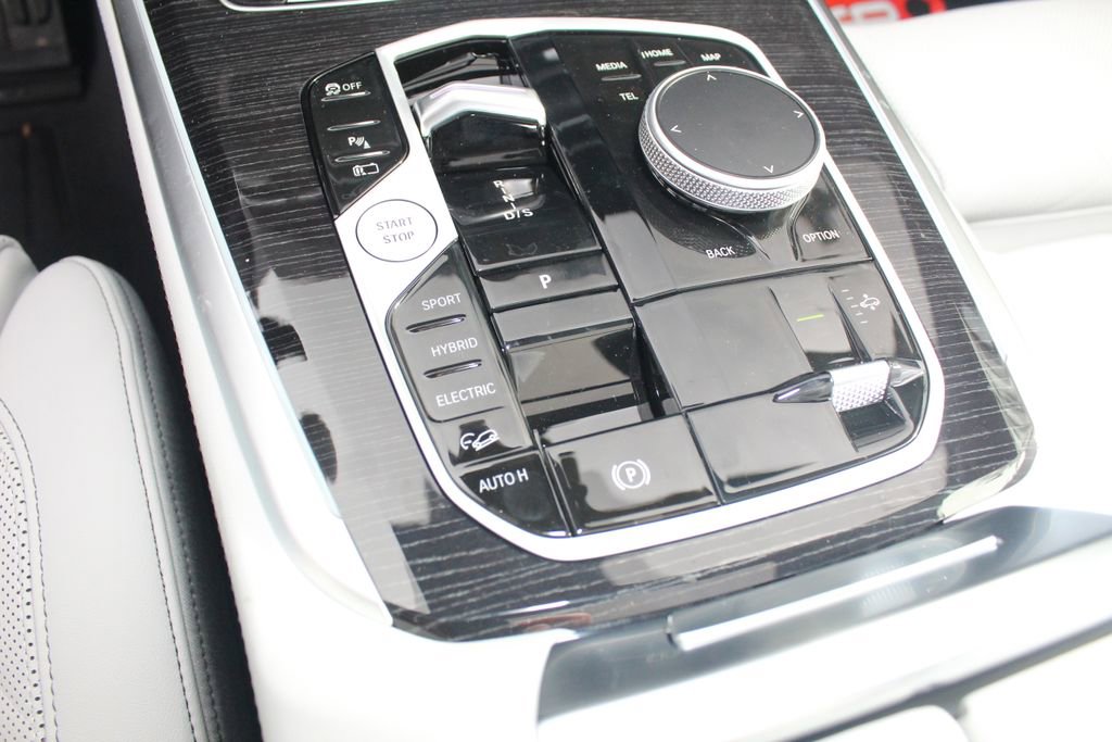 New 2026 BMW X5 xDrive50e w/ M Sport Package image 13