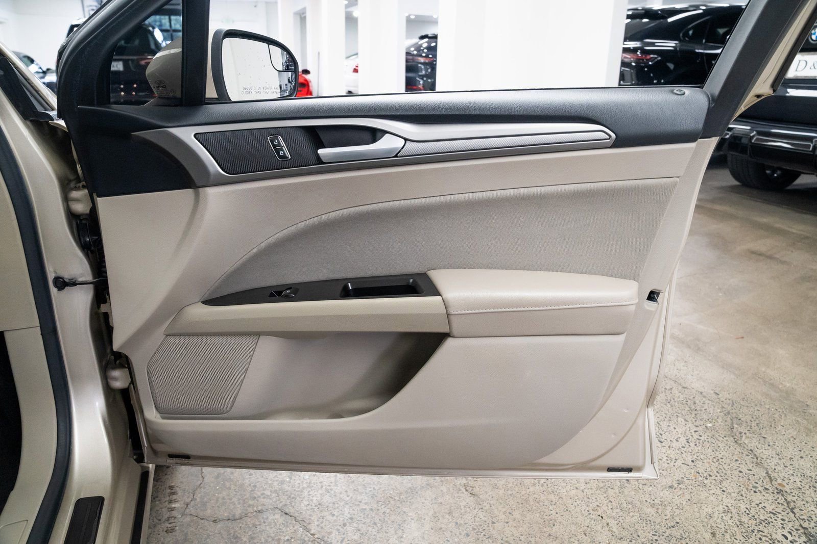 Used 2017 Ford Fusion SE FWD image 21