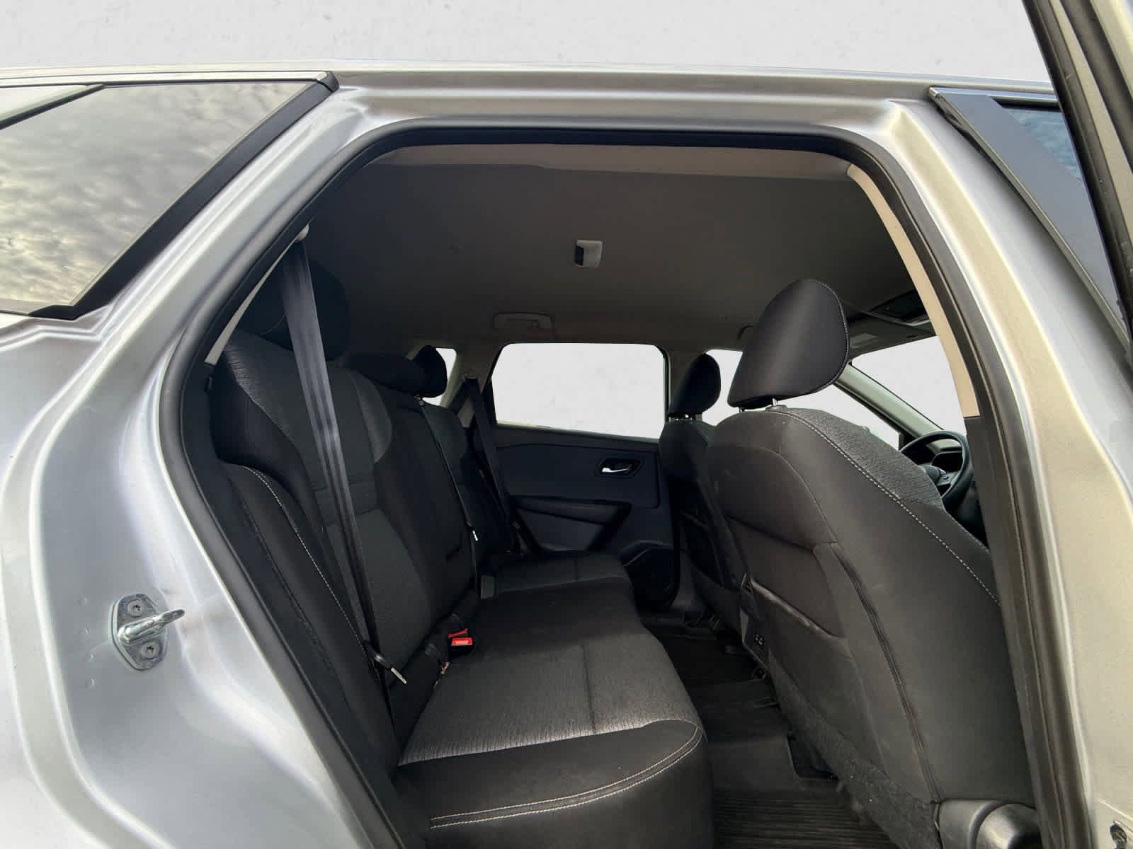 Used 2022 Nissan Rogue SV image 17