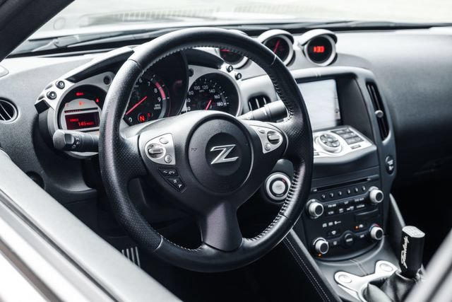 Used 2009 Nissan 370Z Touring RWD image 6