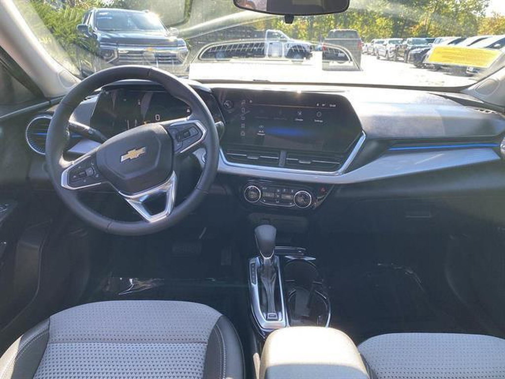 Certified 2024 Chevrolet Trax LT w/ Sunroof Package FWD image 37