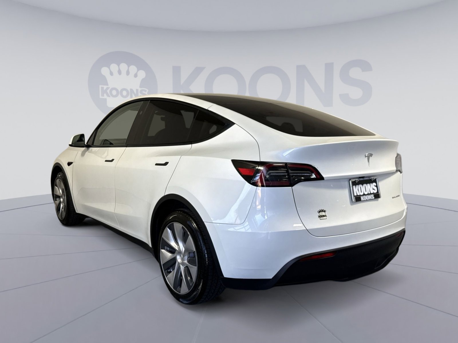 Used 2024 Tesla Model Y Long Range AWD/4WD image 4