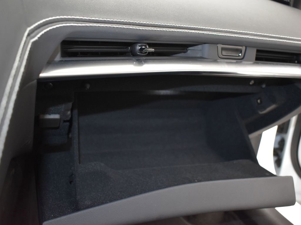 Used 2025 Chevrolet Corvette Stingray Coupe w/ 1LT image 23