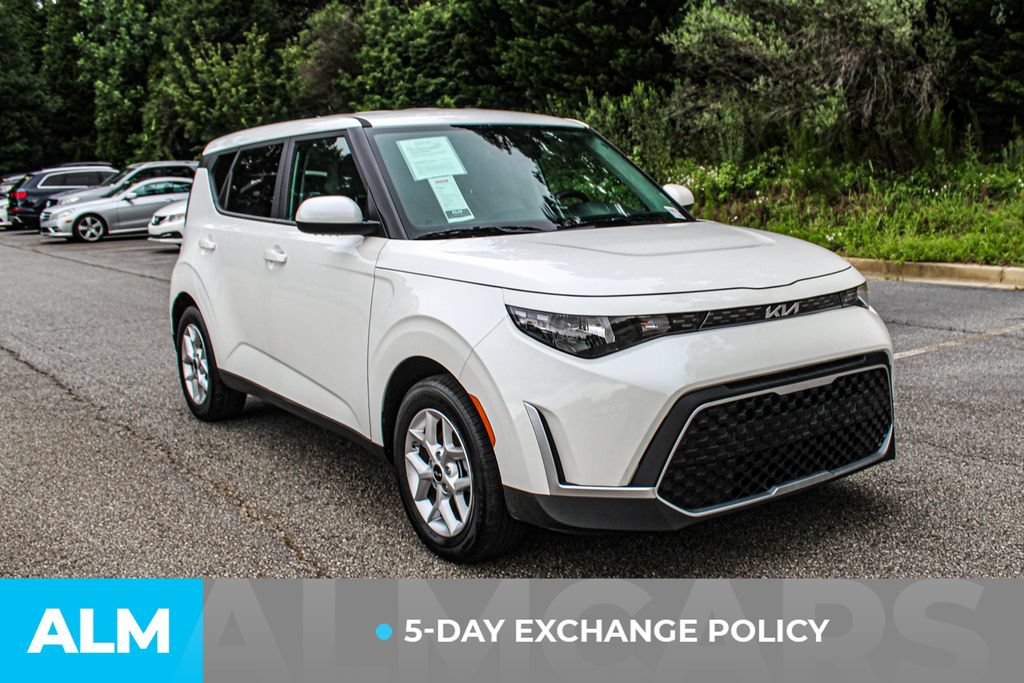 Used 2025 Kia Soul LX w/ LX Technology Package FWD image 4