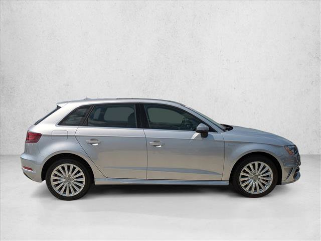 Used 2016 Audi A3 e-tron Premium Plus w/ Premium Plus Package FWD image 4
