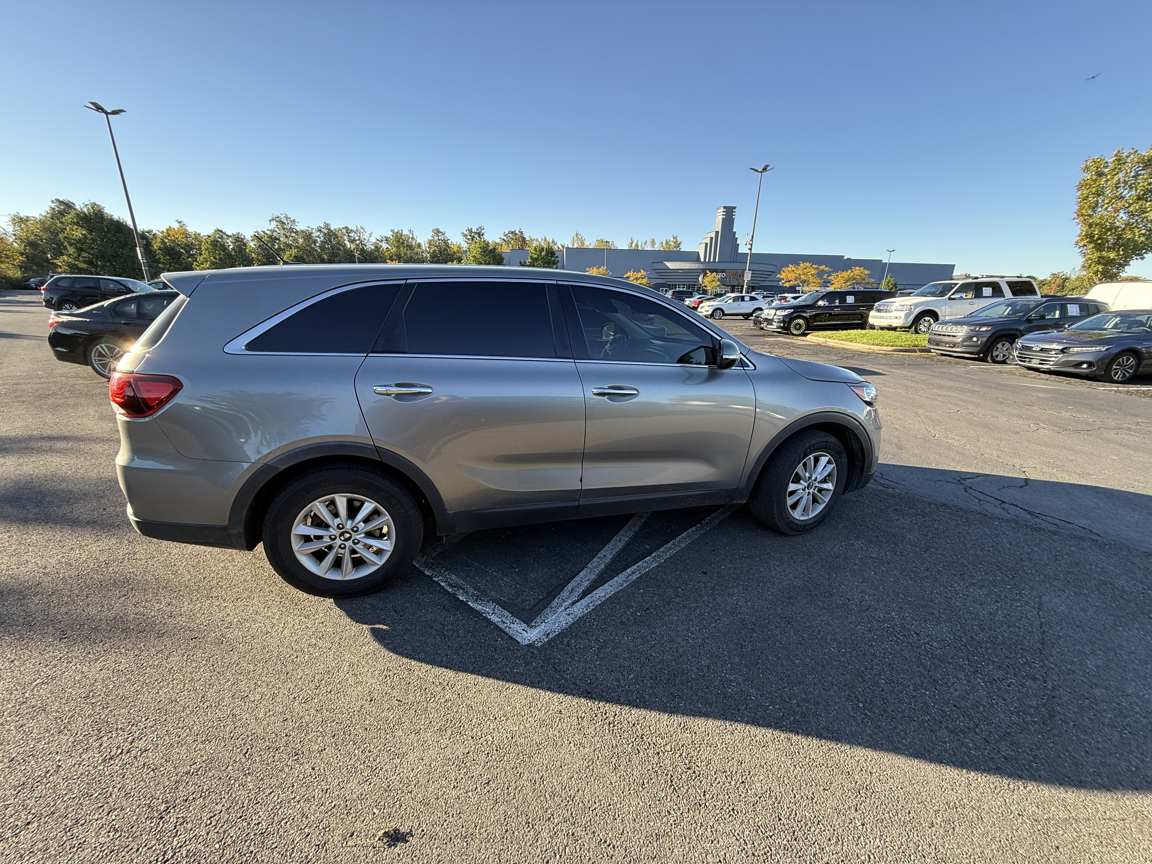 Used 2019 Kia Sorento FWD image 4