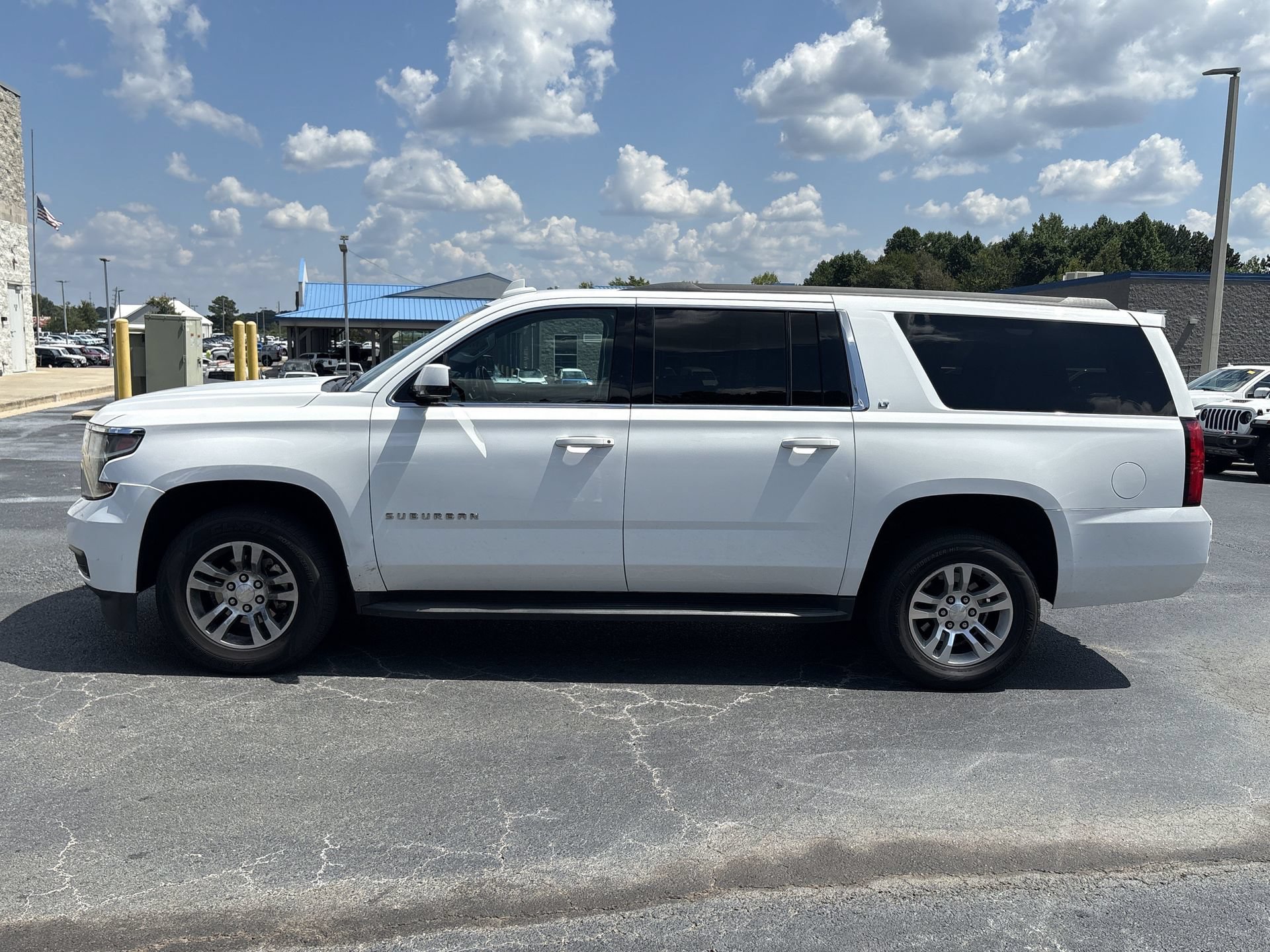 Used 2020 Chevrolet Suburban LT RWD image 19