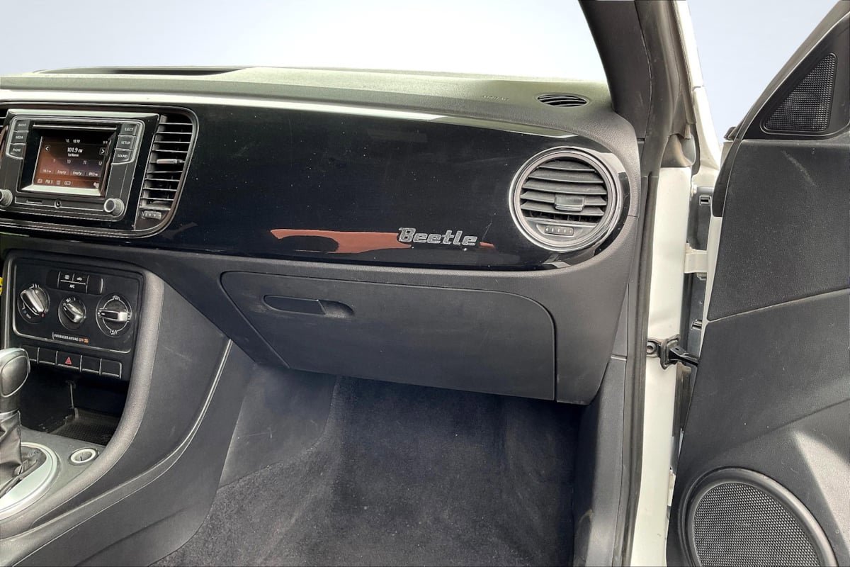 Used 2018 Volkswagen Beetle S image 15