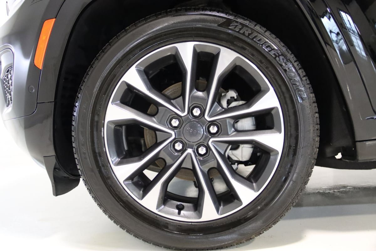 Used 2023 Jeep Grand Cherokee Overland AWD/4WD image 84
