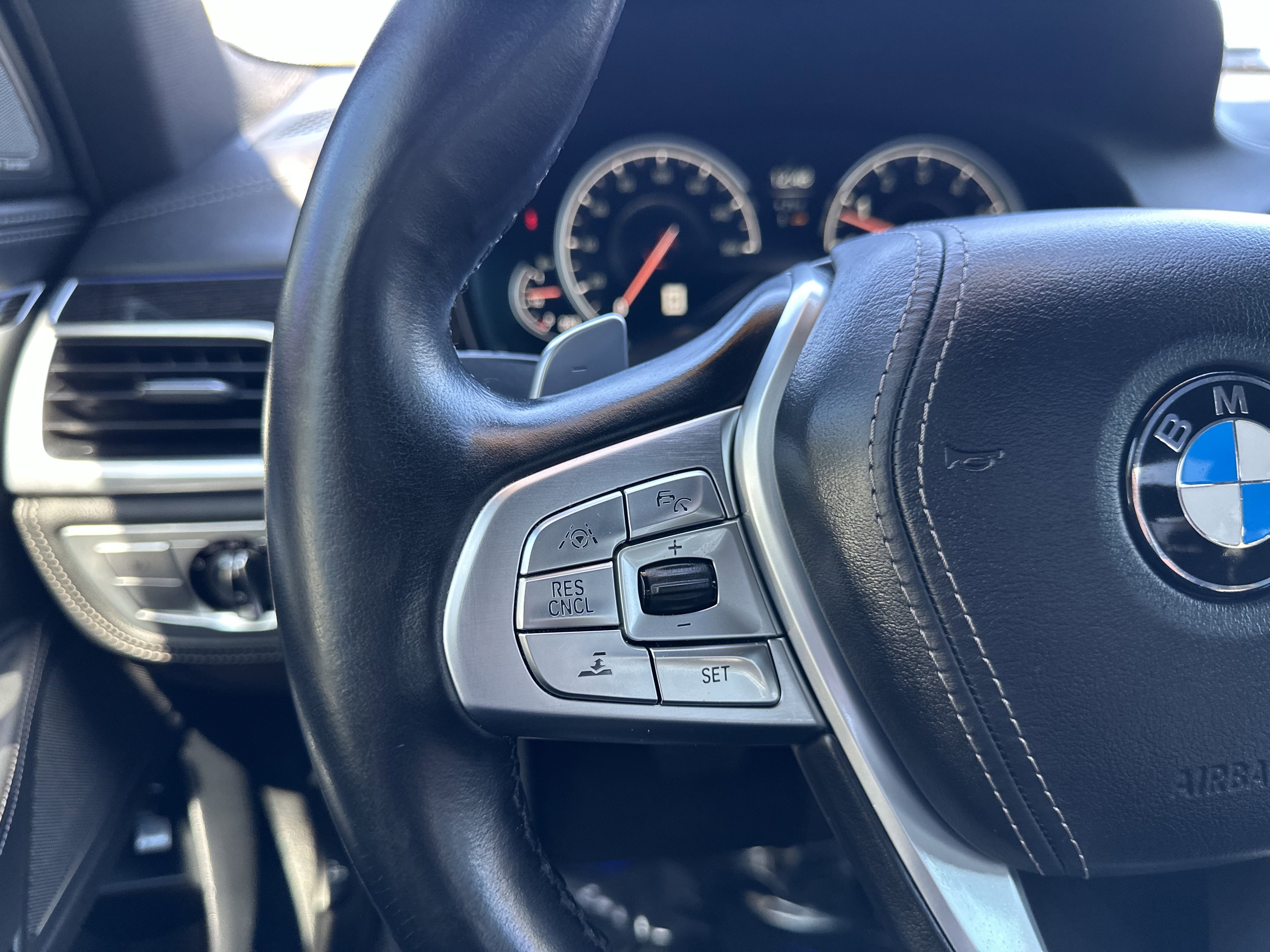 Used 2018 BMW 750i image 36