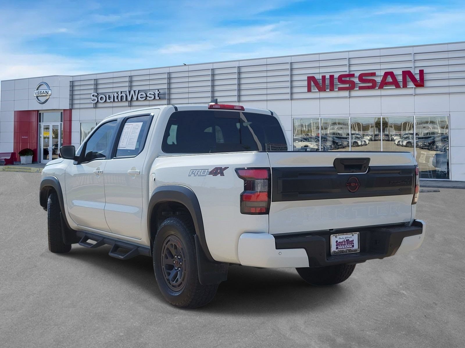 Used 2025 Nissan Frontier PRO-4X AWD/4WD image 8