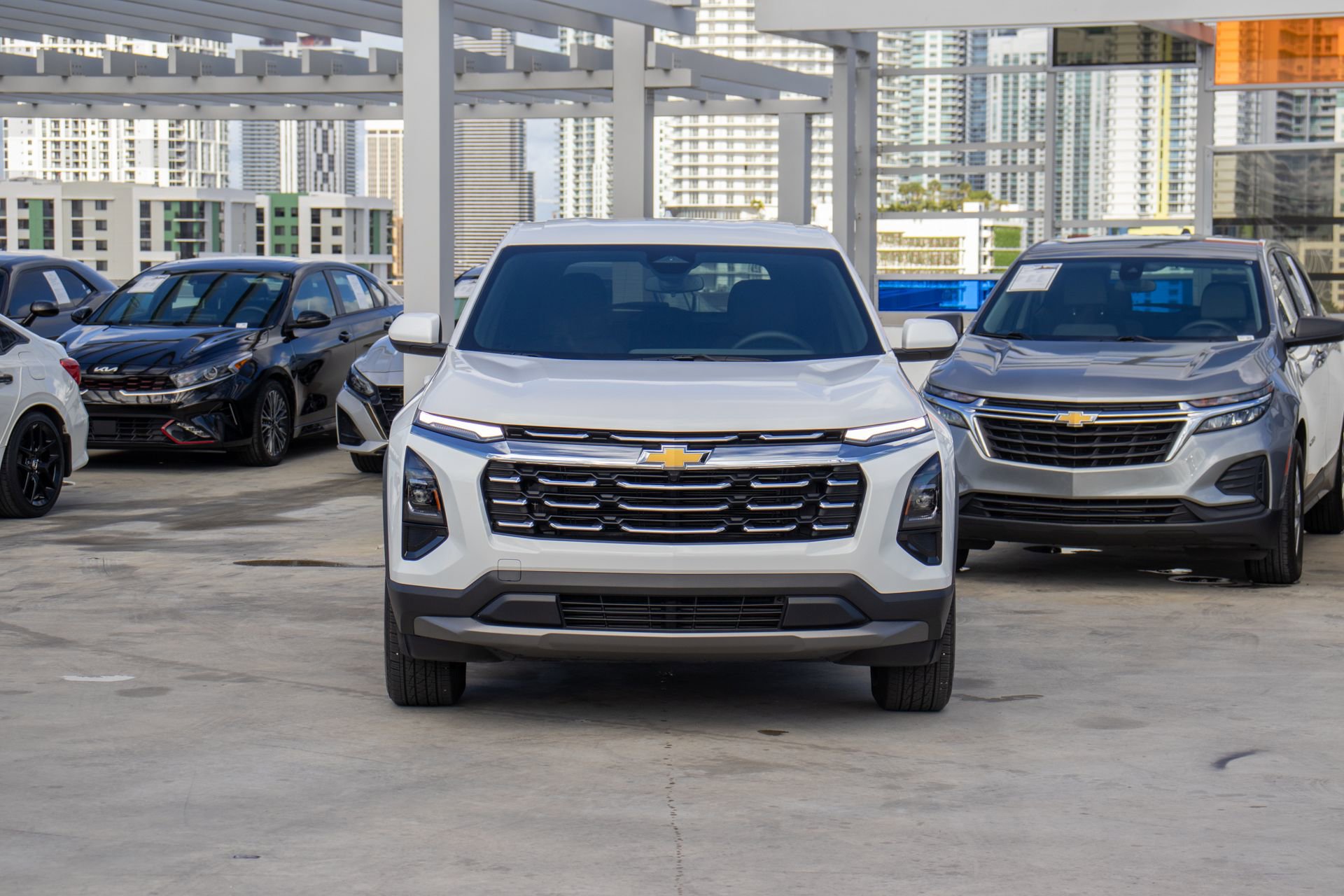 Used 2025 Chevrolet Equinox LT image 2