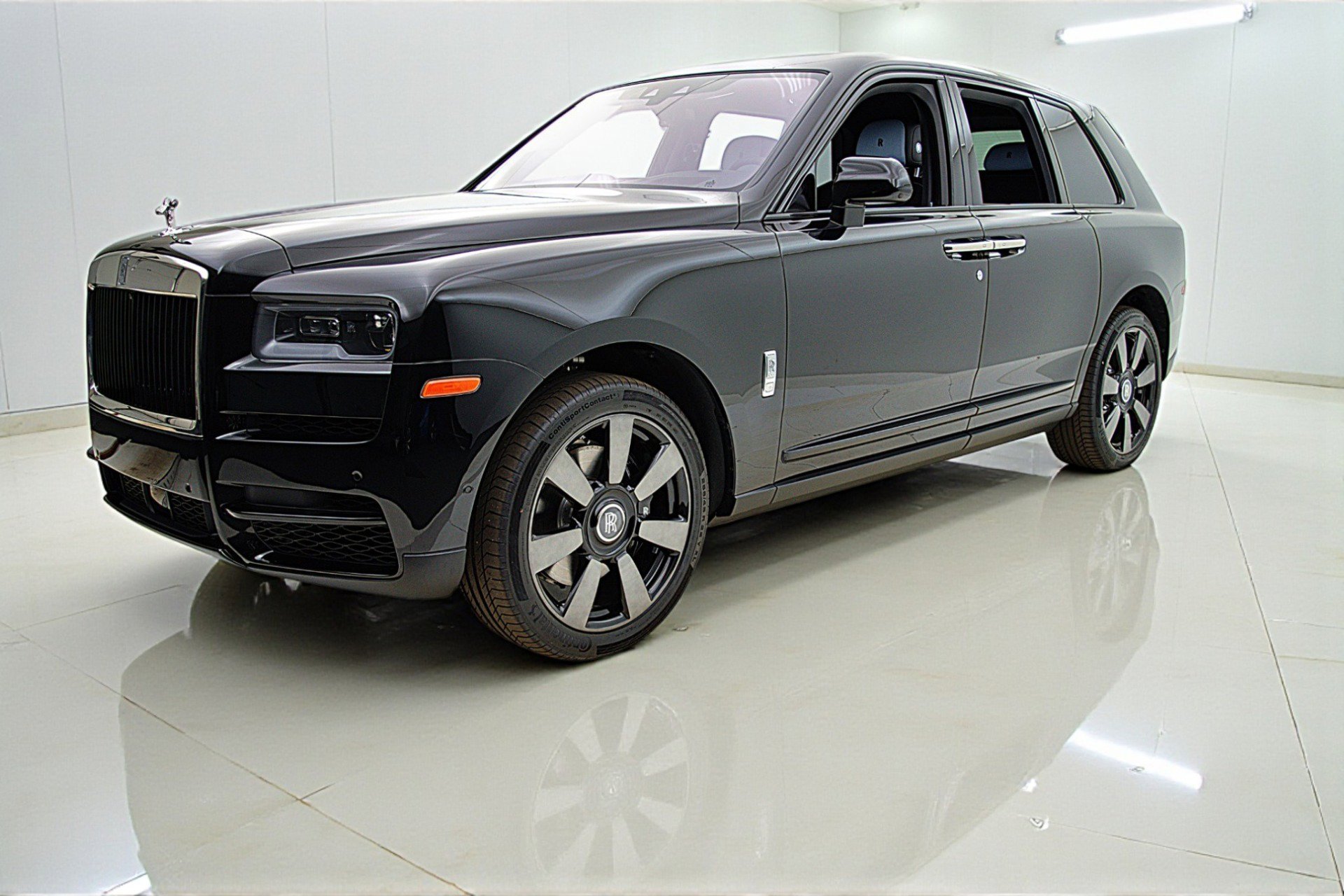 Used 2023 Rolls-Royce Cullinan w/ Dark Exterior Package