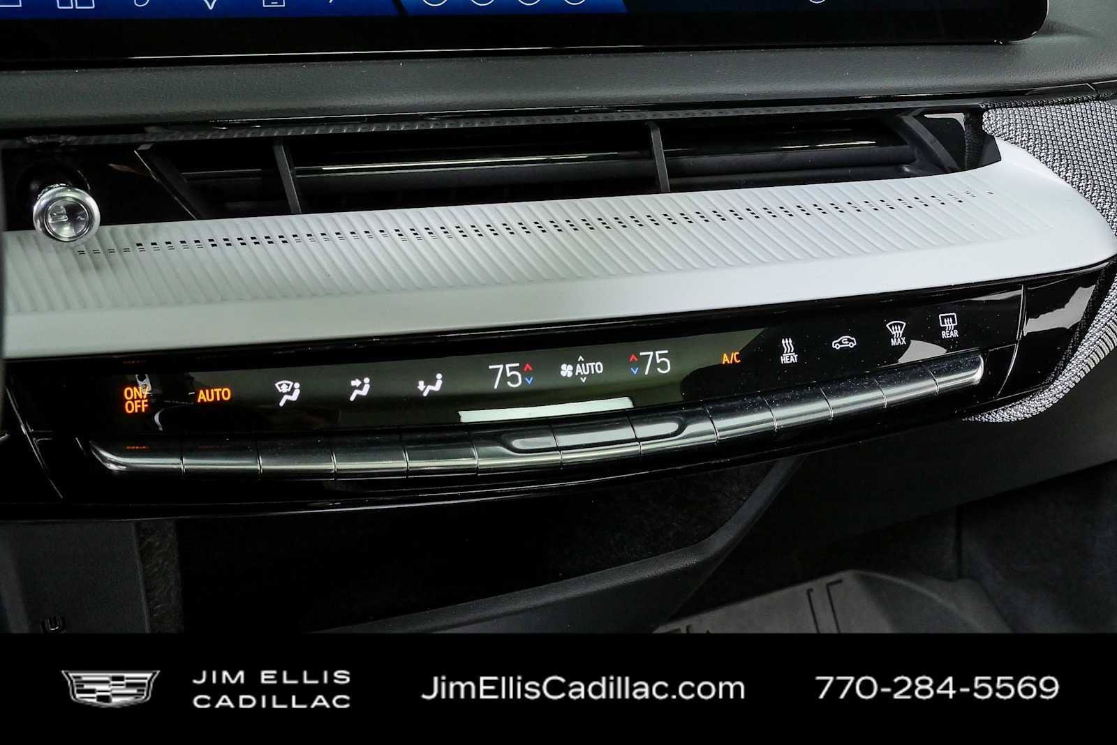 Certified 2025 Cadillac Optiq Luxury 2 w/ LPO, Floor Liner Package AWD/4WD image 16