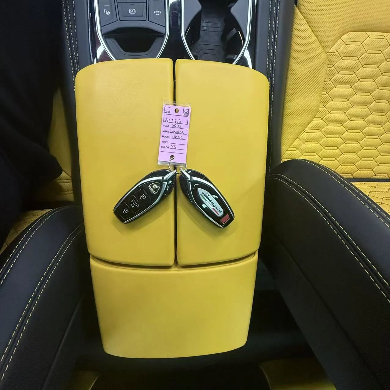 Used 2022 Lamborghini Urus image 18