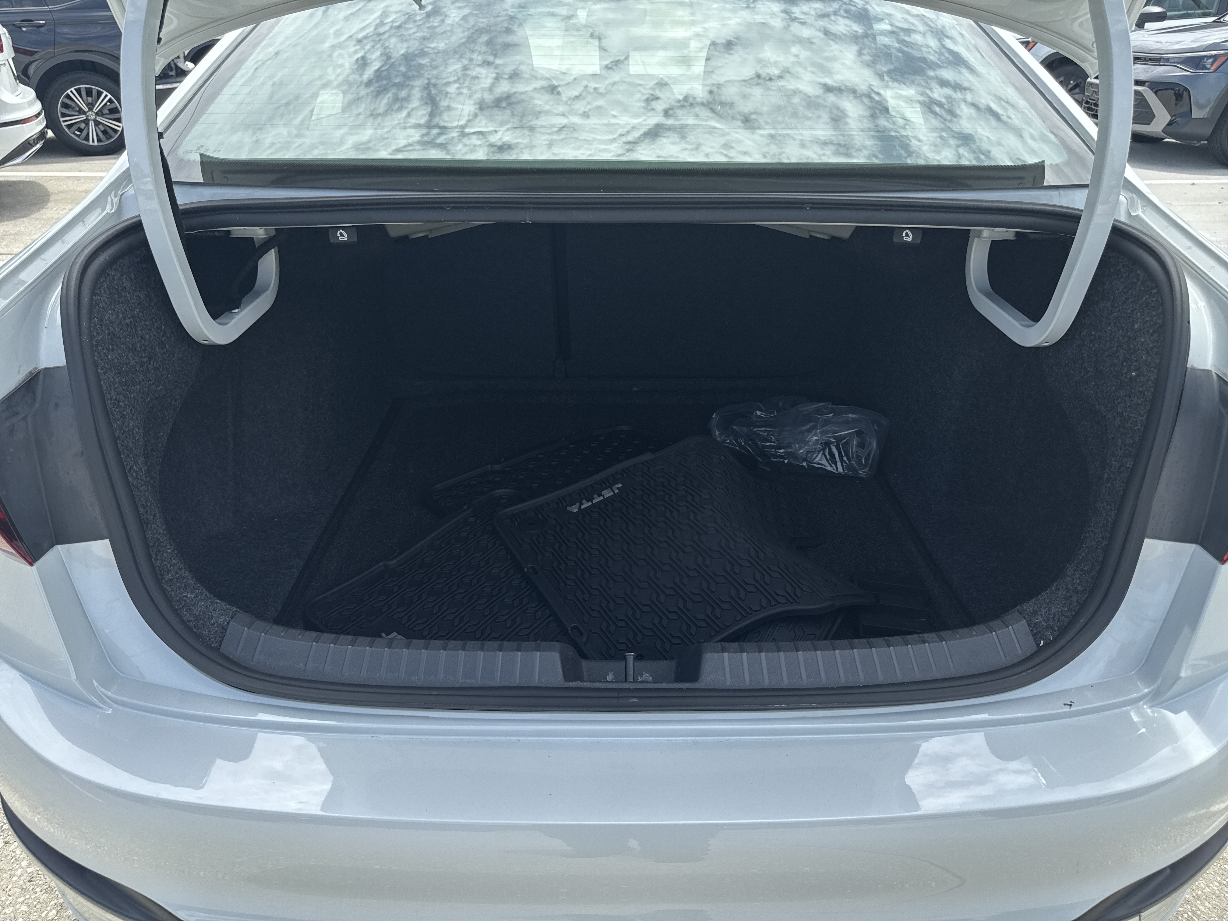 Used 2023 Volkswagen Jetta SEL FWD image 11
