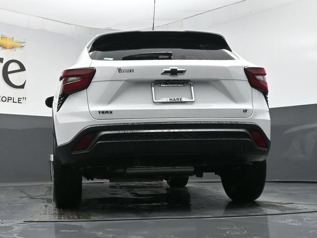 New 2026 Chevrolet Trax LT w/ Sunroof Package FWD image 32