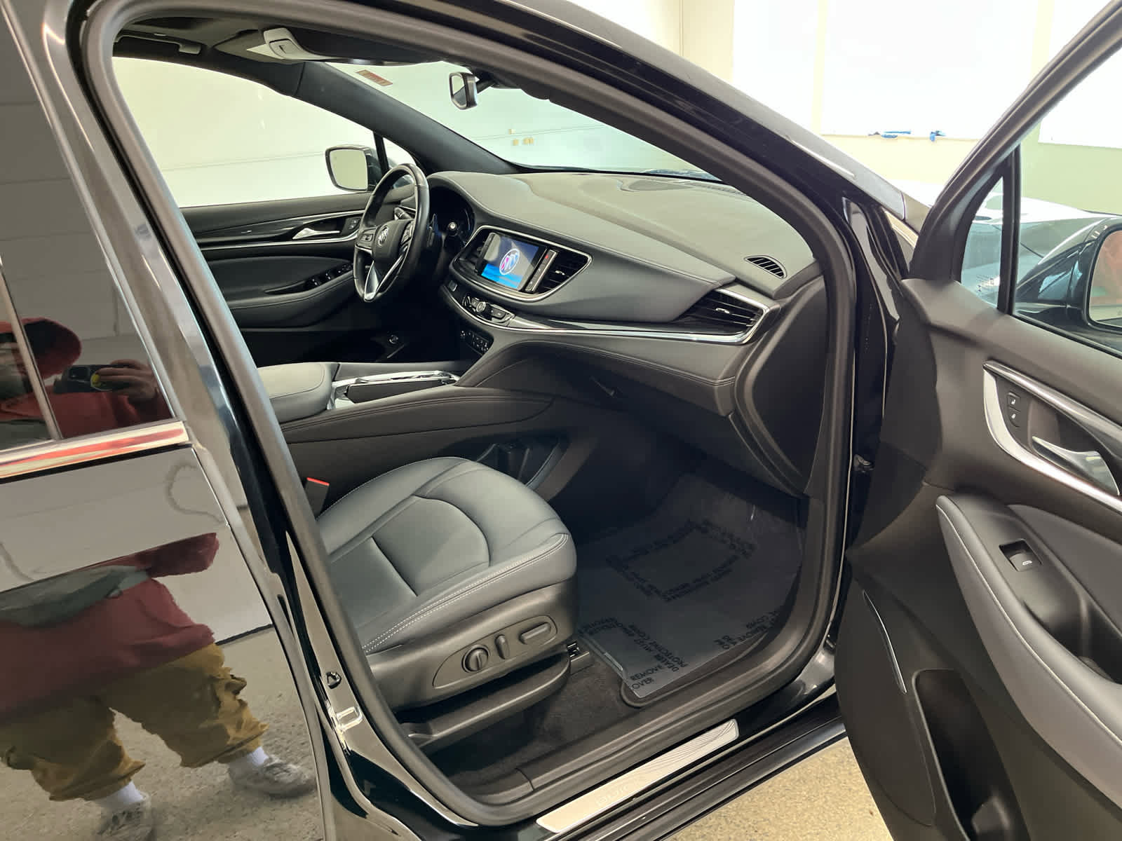 Used 2023 Buick Enclave Essence w/ Experience Buick Package image 20