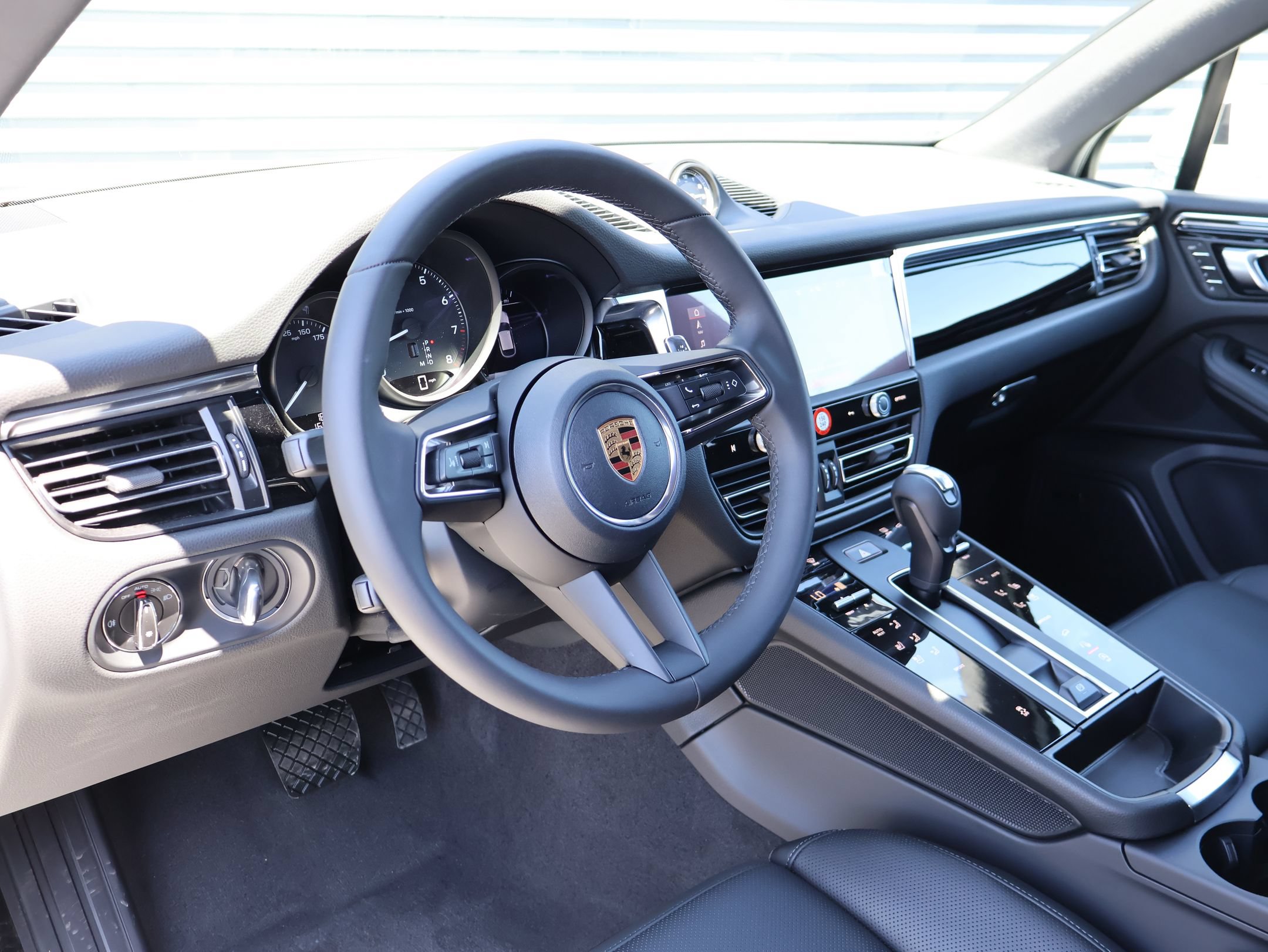 New 2026 Porsche Macan AWD/4WD image 4