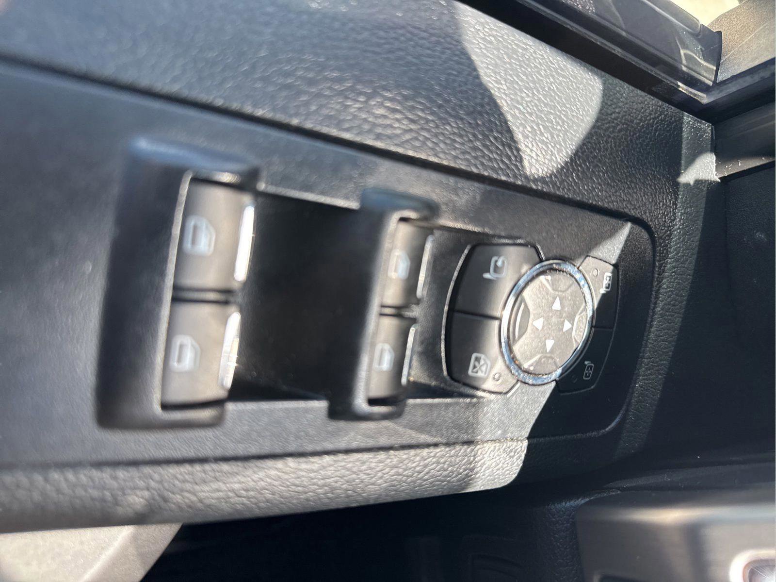 Used 2015 Ford F150 Platinum w/ Equipment Group 701A Luxury AWD/4WD image 38
