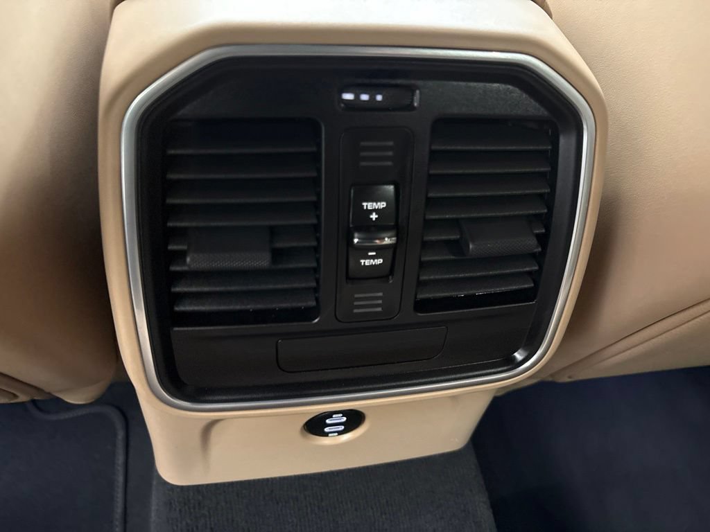Certified 2026 Porsche Macan AWD/4WD image 30