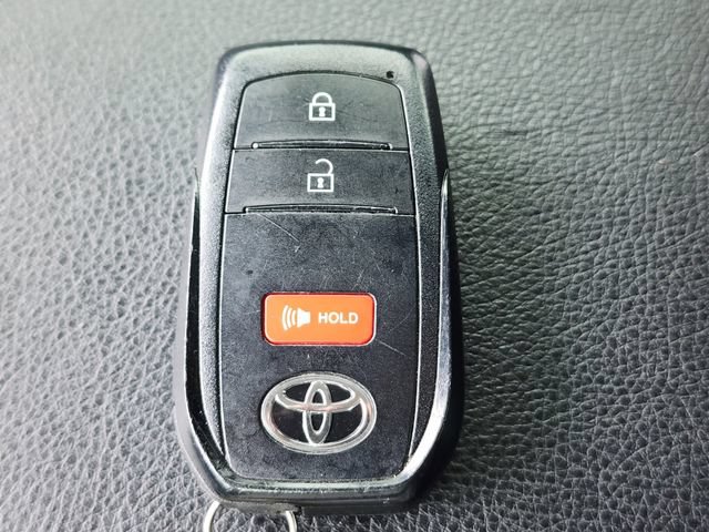 Used 2025 Toyota Prius LE FWD image 32
