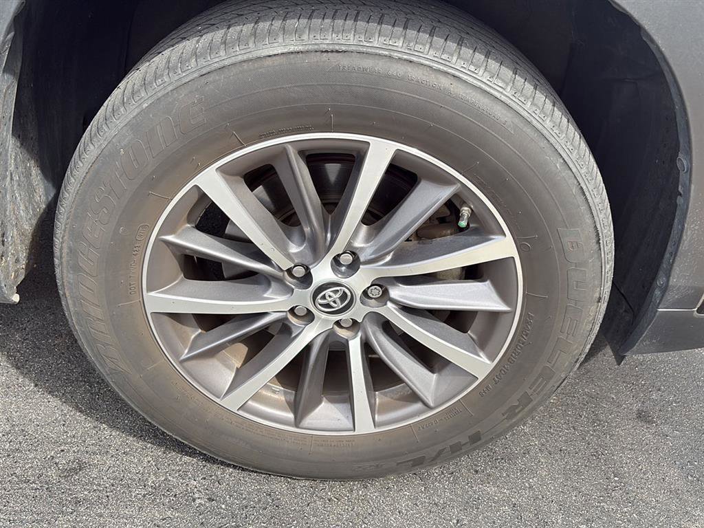 Used 2019 Toyota Highlander XLE image 15