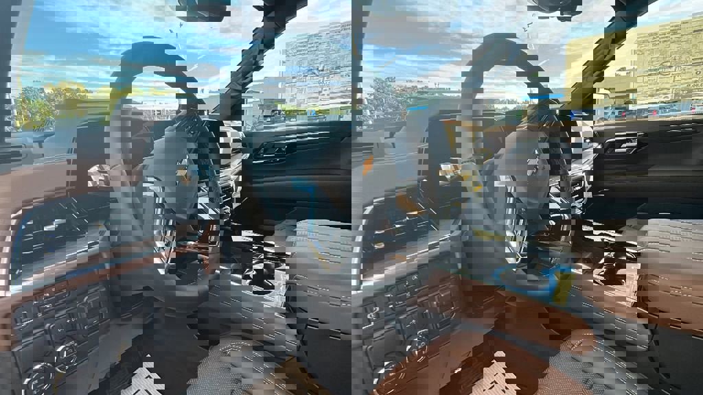 New 2026 Chevrolet Suburban High Country image 12