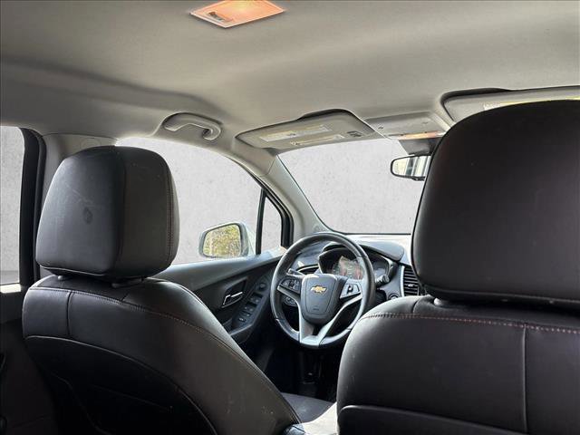 Used 2017 Chevrolet Trax LT w/ LT Convenience Package FWD image 16