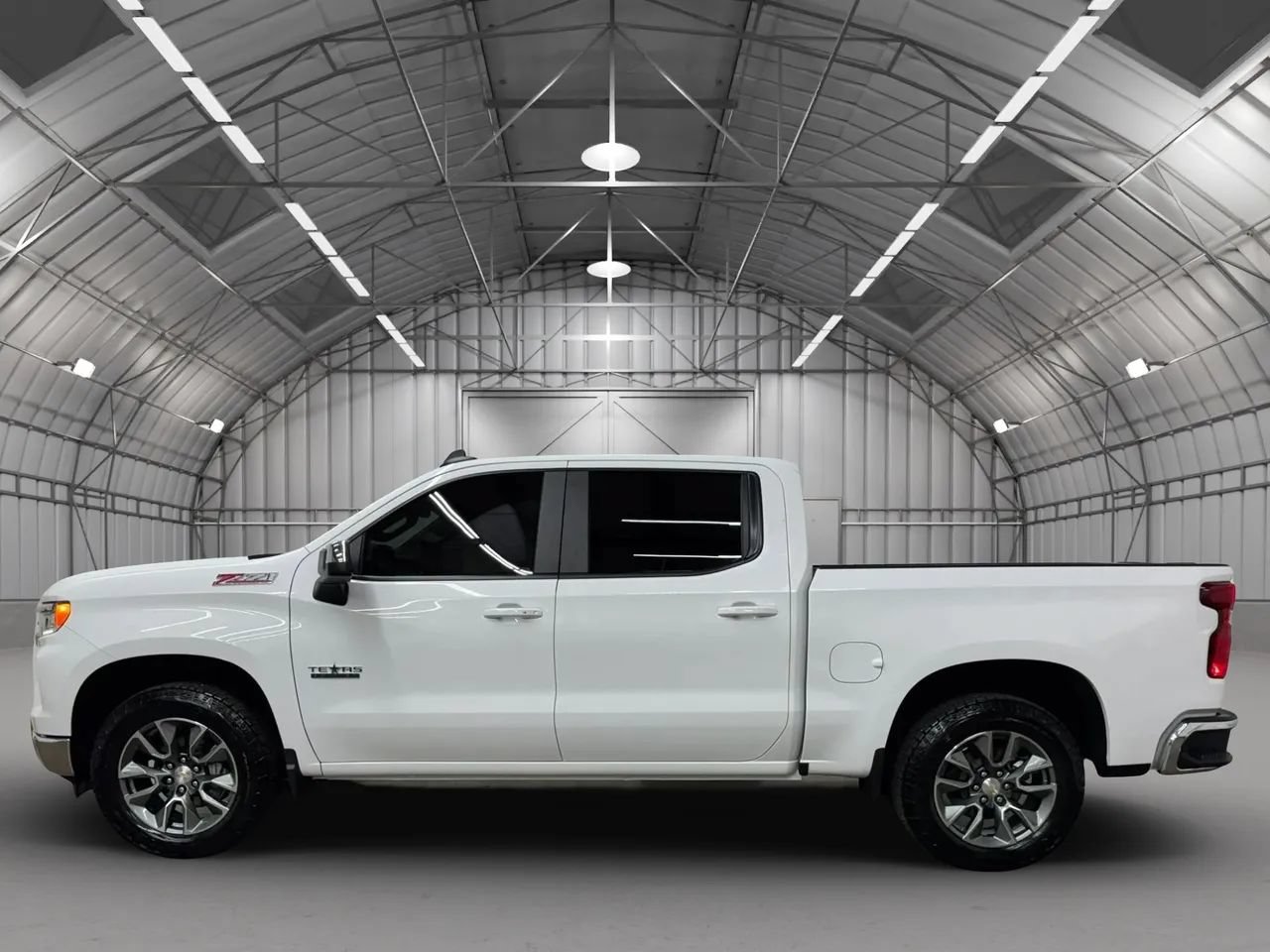 Used 2026 Chevrolet Silverado 1500 LT AWD/4WD image 2