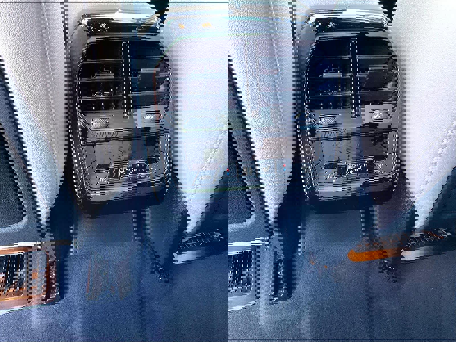 Used 2025 BMW iX xDrive50 w/ Convenience Package image 36