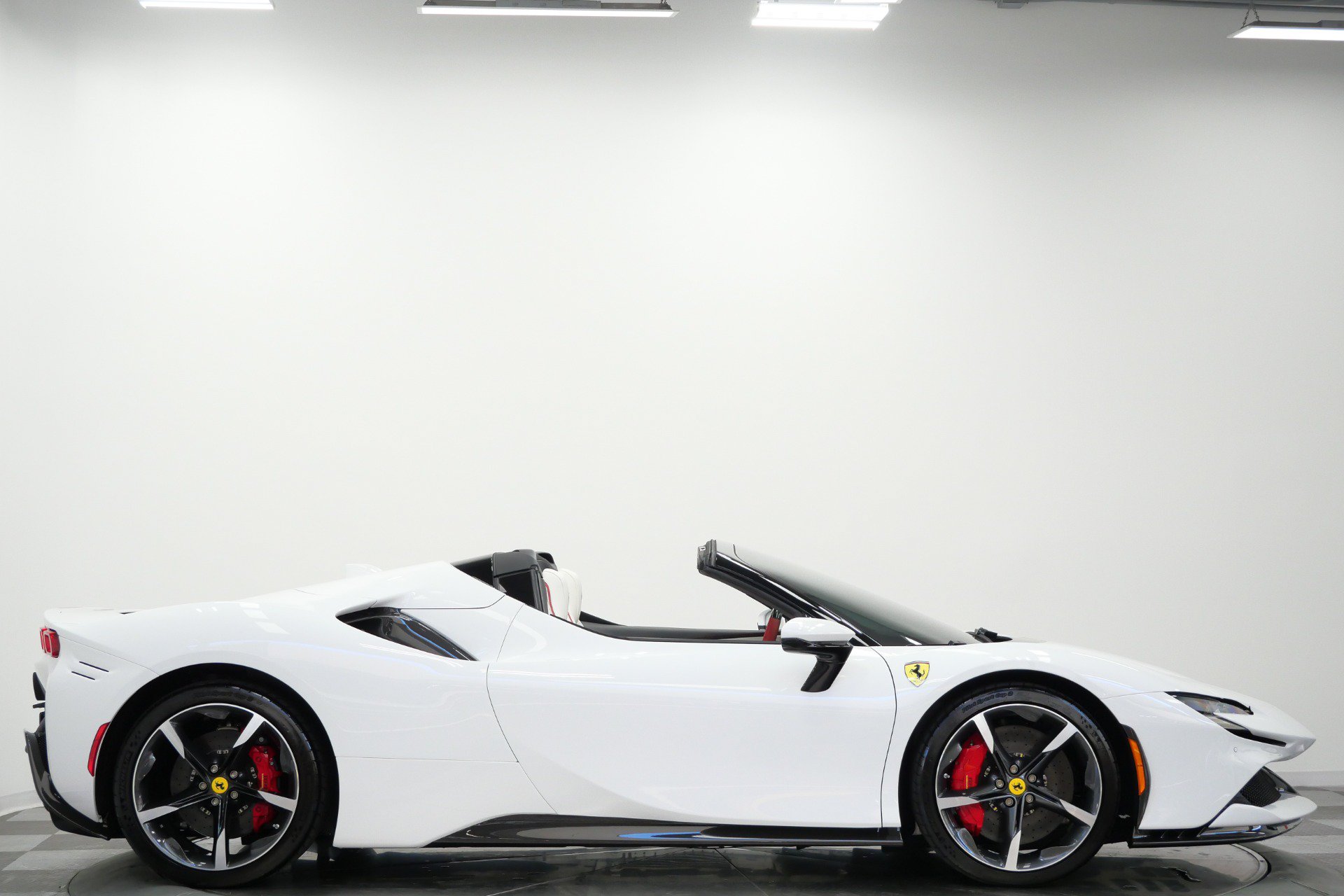 Used 2025 Ferrari SF90 Spider AWD/4WD image 71