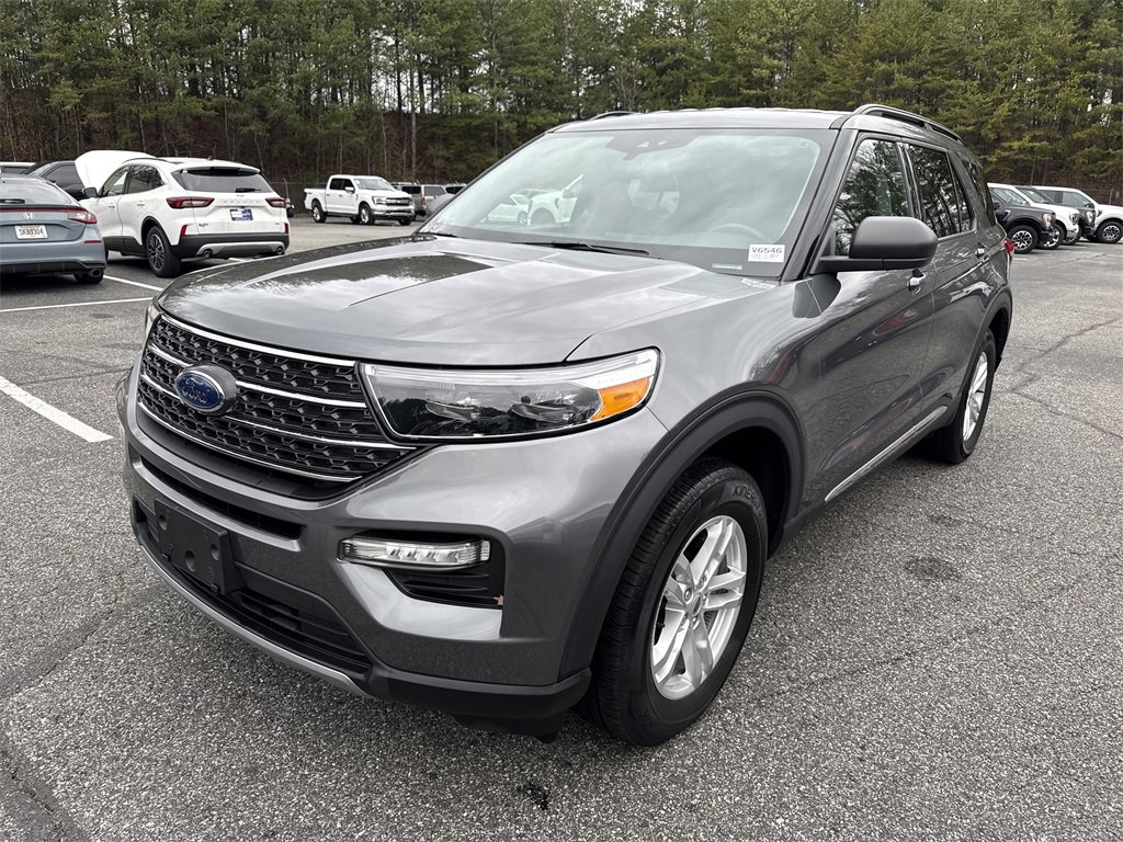 Used 2022 Ford Explorer XLT w/ Equipment Group 202A image 3
