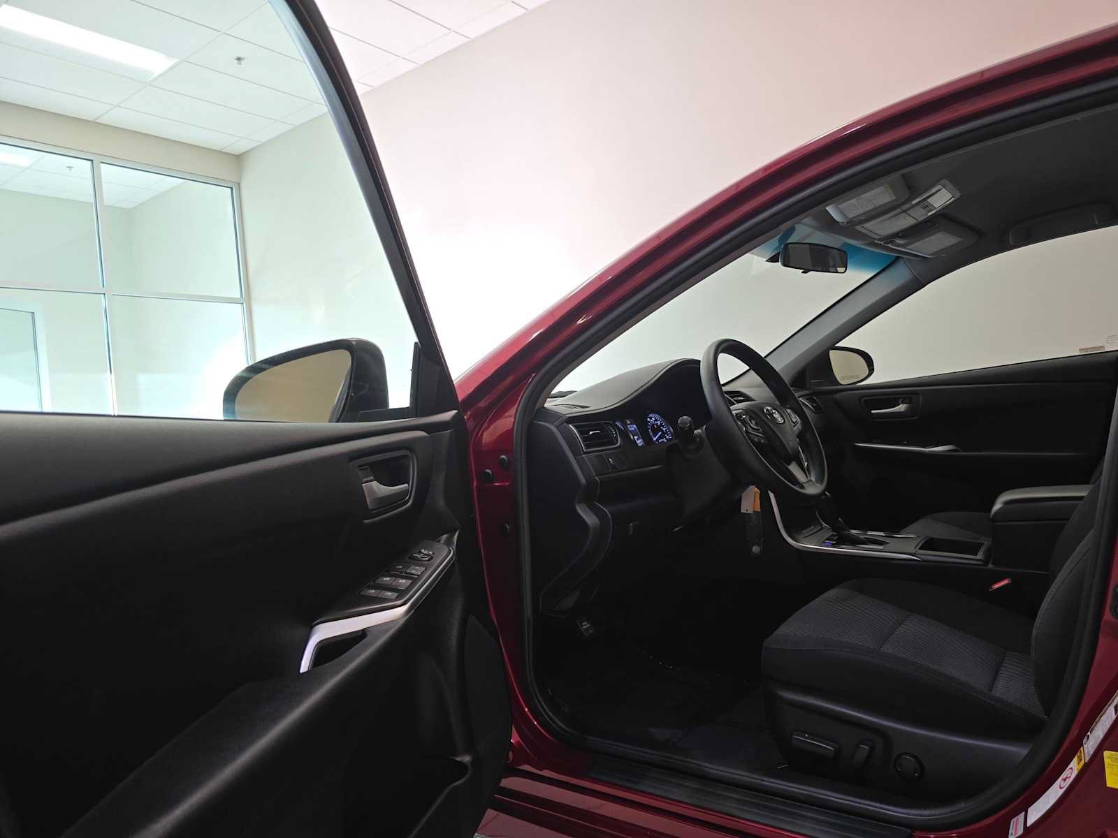 Used 2017 Toyota Camry LE FWD image 21