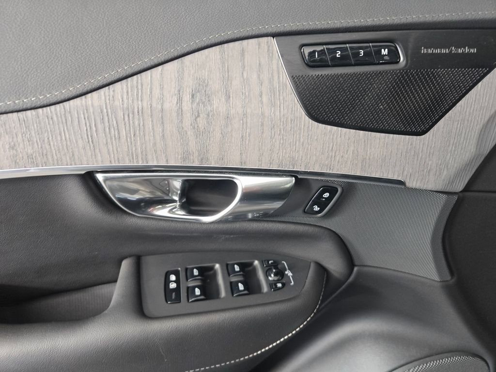 Used 2022 Volvo XC90 T8 Inscription image 21